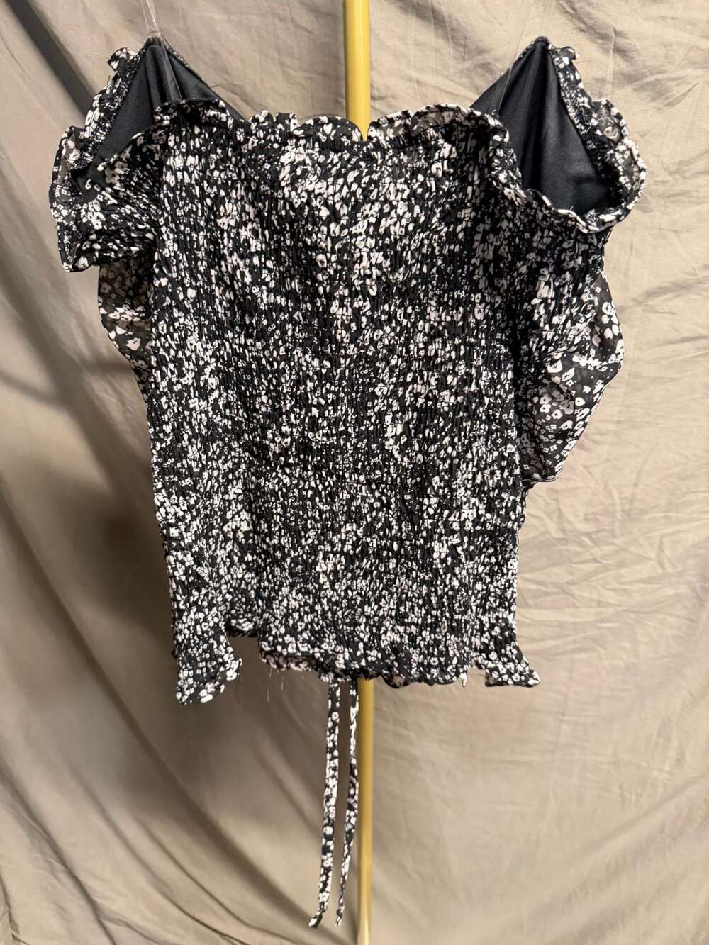 Zenobia Black and White Floral Smocked Off-Shoulder Puff Sleeve Top XL
